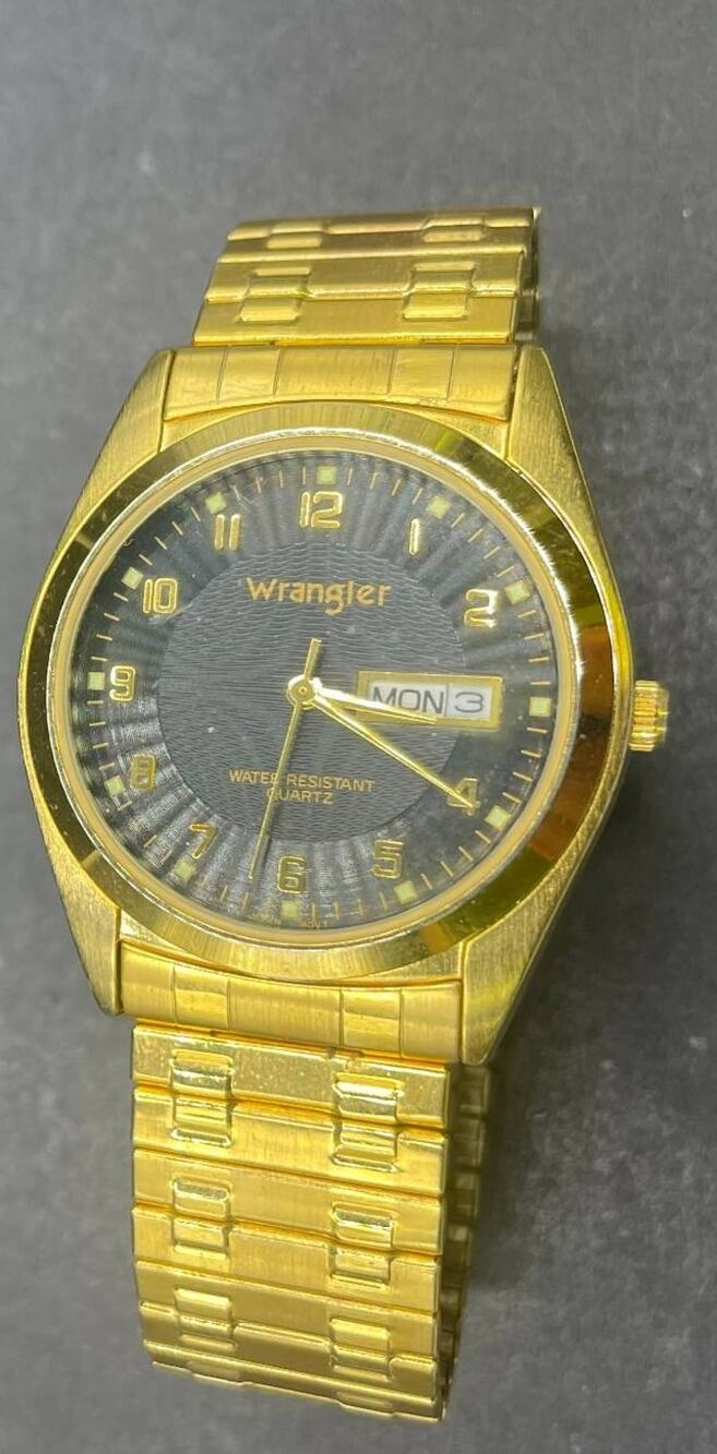 Wrangler Hero Quartz Wristwatch Gold Tone Black Dial Day Date Expansion Band